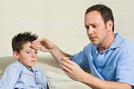 Đối phó với các bệnh thường gặp trong mùa mưa ở trẻ