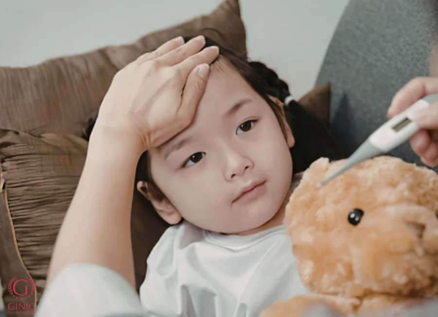 5 lưu ý khi chăm sóc cho trẻ em bị viêm họng cấp trong thời tiết giao mùa