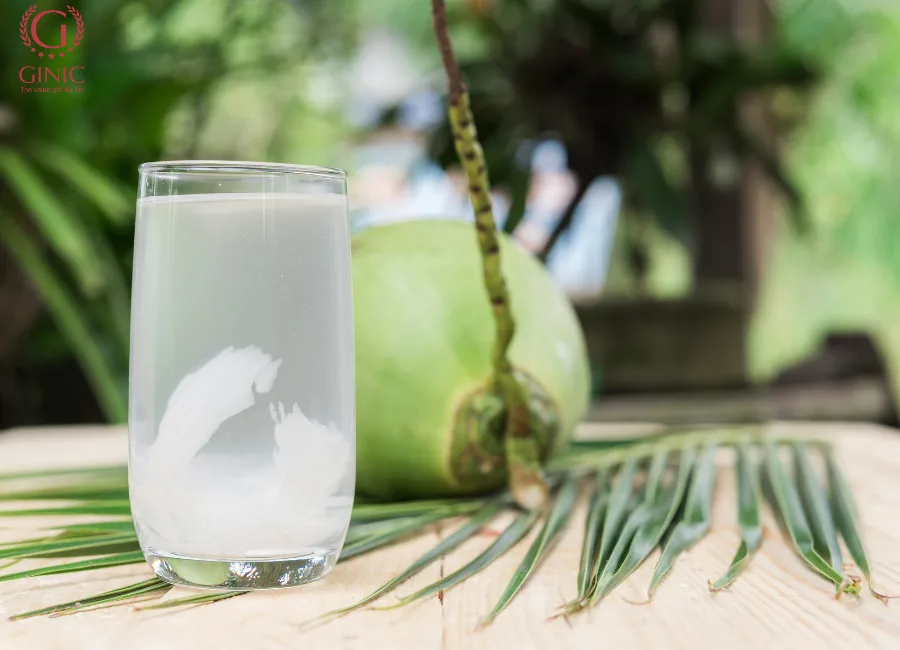 TRẺ EM NÓNG TRONG UỐNG GÌ CHO MÁT? 8 GỢI Ý GIÚP BÉ THANH NHIỆT