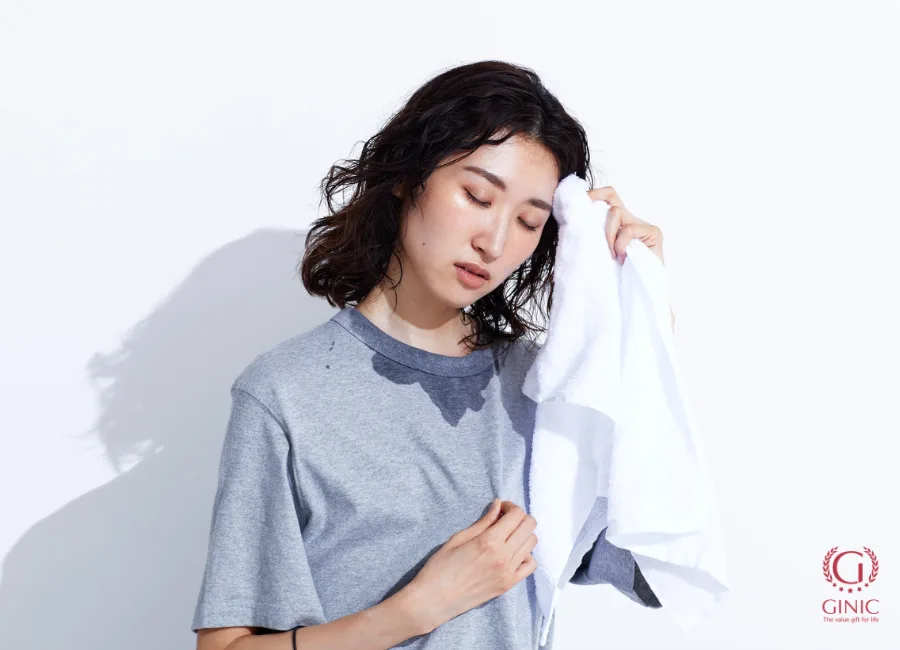 DẤU HIỆU CƠ THỂ PHỤ NỮ ĐANG “QUÁ TẢI” VÌ NẮNG NÓNG: ĐỪNG BỎ QUA NHỮNG CẢNH BÁO NHỎ